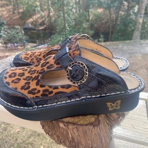 Alegria Leopard calf hair /patent leather clogs, size 37, US 7-7.5